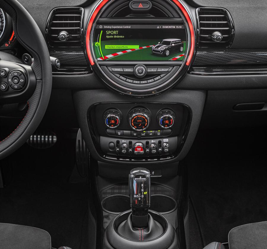 Интерьер Mini John Cooper Works Clubman (F54) 2019 года  (LA) (фото 12 из 41)